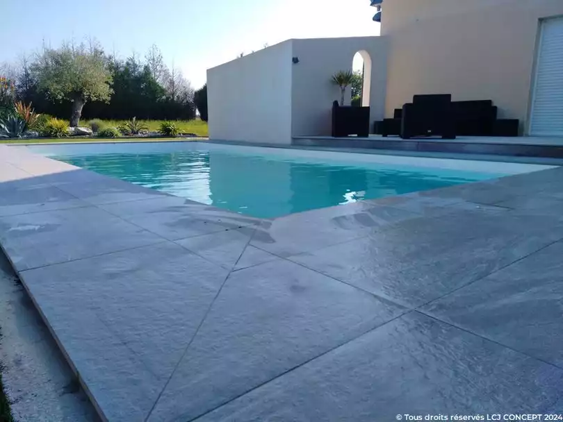LCJ CONCEPT : tour piscine terrasse sur plot Nivillac